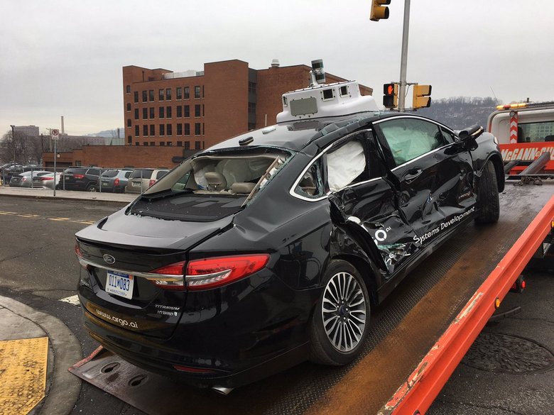 Беспилотный автомобиль Argo AI попал в аварию