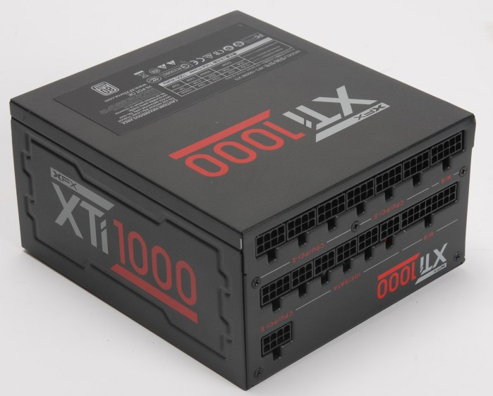 Блок питания XFX XTi-1000W оснащен модульной кабельной системой