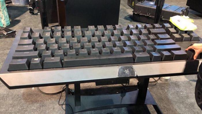Razer показала огромную механическую клавиатуру на CES 2018