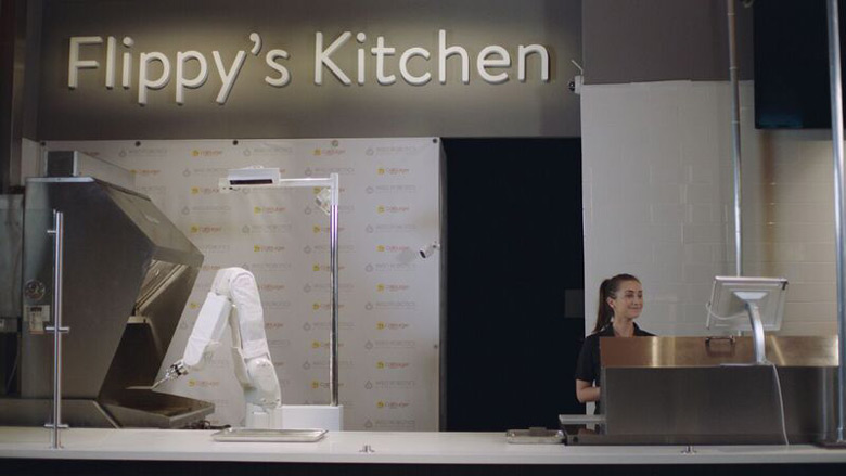 Производитель называет Flippy первым «автономным кухонным помощником»