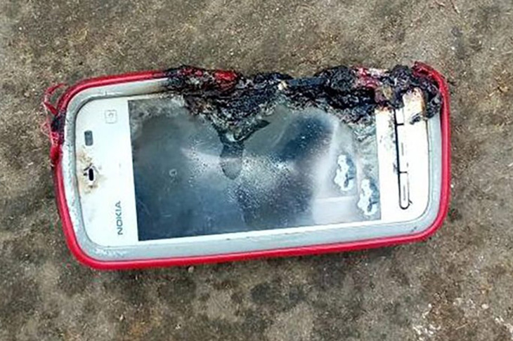 Взрыв смартфона Nokia 5233 привел к смерти девушки в Индии