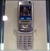 Мобильный телефон 3G c OLED дисплеем от Sanyo
