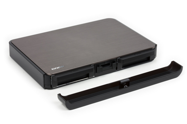 Внешний вид QNAP HS-210