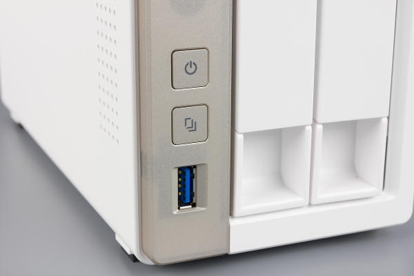 Внешний вид QNAP TS-251