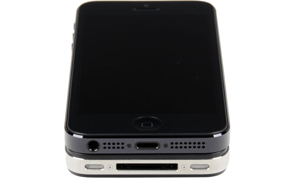 Нижняя грань iPhone 5 и iPhone 4S
