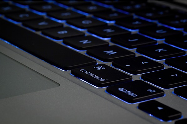 клавиатура с подсветкой (MacBook Air 2011 года)