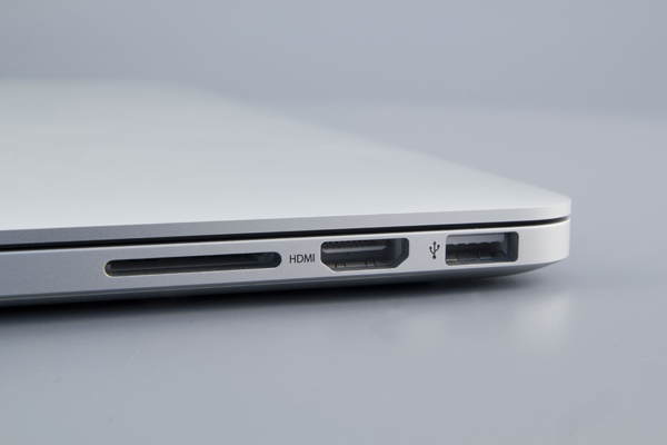 Правая грань MacBook Pro с Retina Display